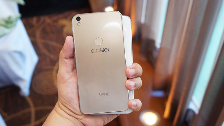 alcatel-shine-lite-hands-on-8