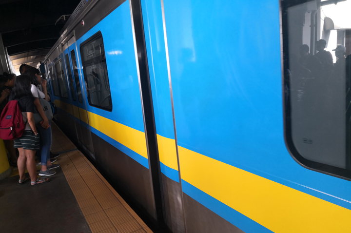 MRT 3 Dalian train yugatech • Free MRT-3 rides on Rizal Day 2018