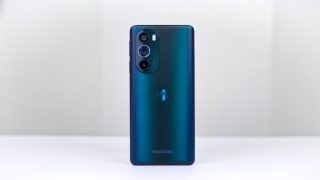 Moto Edge 30 Pro 1