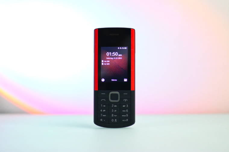 The Nokia 5710 XpressAudio Is the Dumb Phone You Need