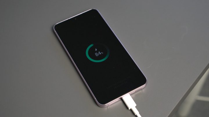 Samsung S23 Charging