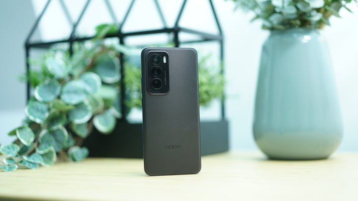 OPPO Reno12 5G Review